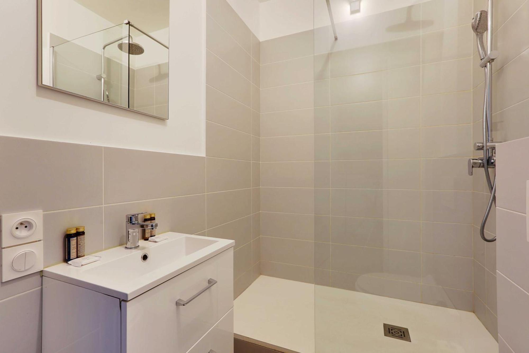 Spacious Apartment - 4Br-10P Montmartre ปารีส ภายนอก รูปภาพ